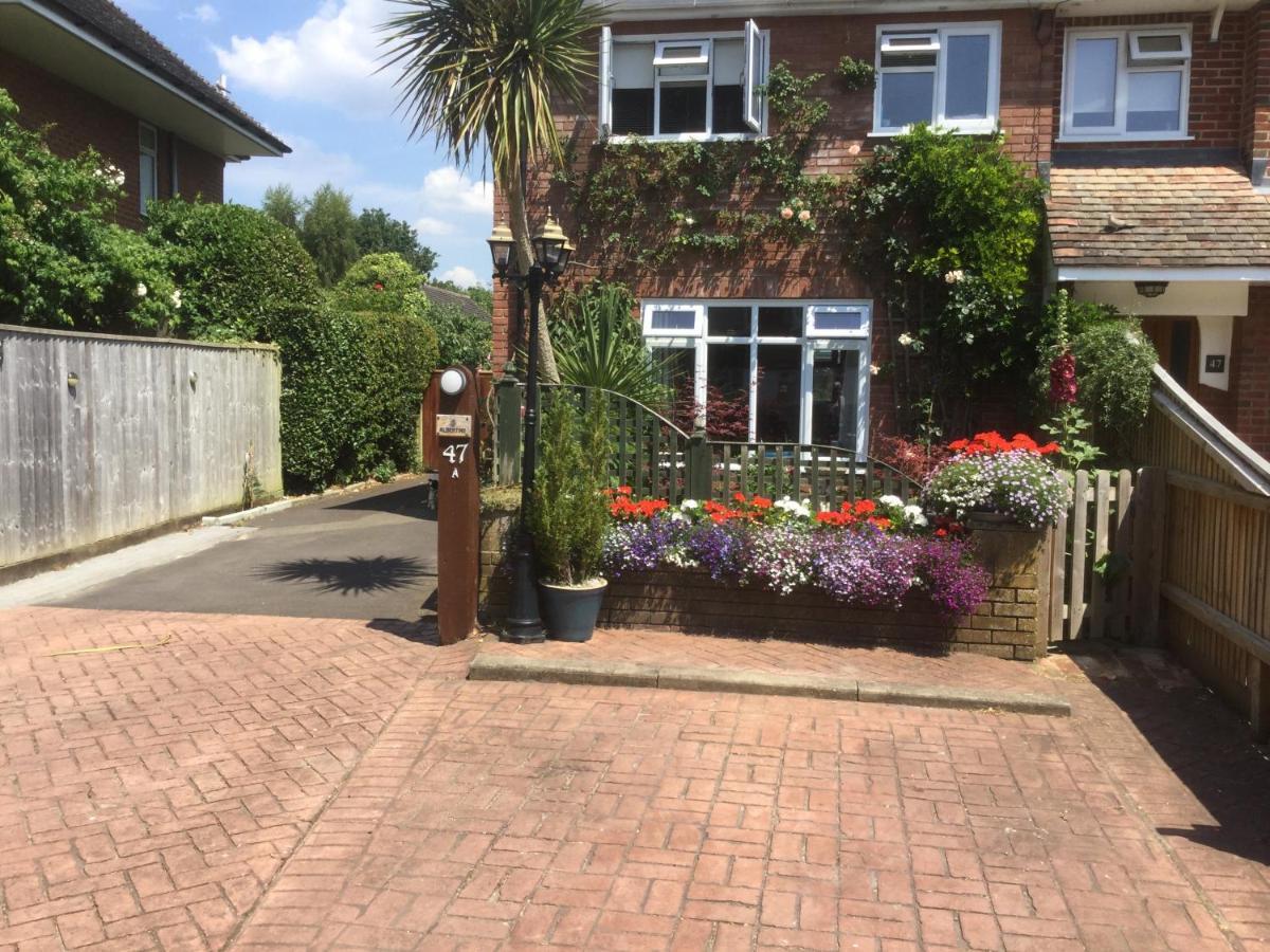 Albertine Lymington Exterior foto